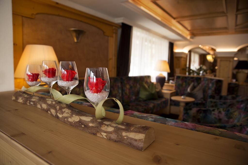 Hotel Gran Paradiso San Cassiano  Exterior photo